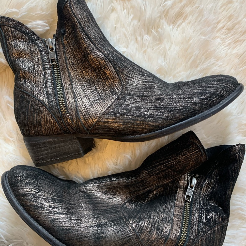 Seychelles lucky penny boot- bronze and black